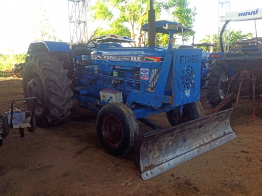 ขายรถไถฟอร์ด 77 สภาพสวยสีเดิมพร้อมใช้งาน มีใบมีดหน้า ผาน7 หลัง พวงมลัยเพาเวอร์ใน ยางเปอร์เซ็นสภาพสวย ราคาต่อลองได้  385000