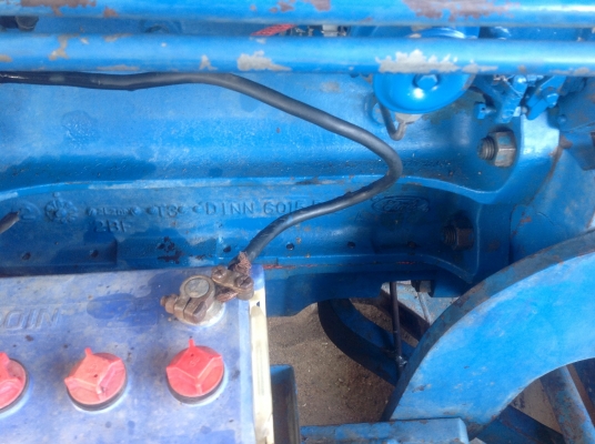 ขายรถไถฟอร์ด 77 สภาพสวยสีเดิมพร้อมใช้งาน มีใบมีดหน้า ผาน7 หลัง พวงมลัยเพาเวอร์ใน ยางเปอร์เซ็นสภาพสวย ราคาต่อลองได้  385000