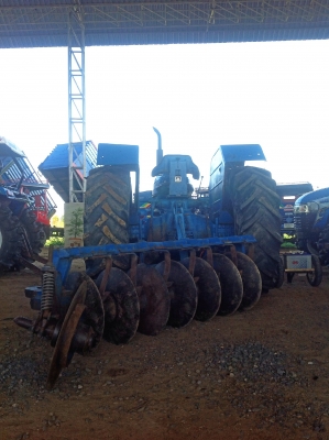 ขายรถไถฟอร์ด 77 สภาพสวยสีเดิมพร้อมใช้งาน มีใบมีดหน้า ผาน7 หลัง พวงมลัยเพาเวอร์ใน ยางเปอร์เซ็นสภาพสวย ราคาต่อลองได้  385000