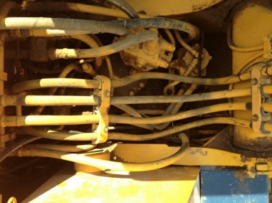 KOMATSU PC120-5เก่านอก ไฟฟ้าครบ เอวแน่น รถทำงานอยู่ KOMATSU PC120-5เก่านอก ไฟฟ้าครบ เอวแน่น รถทำงานอยู่