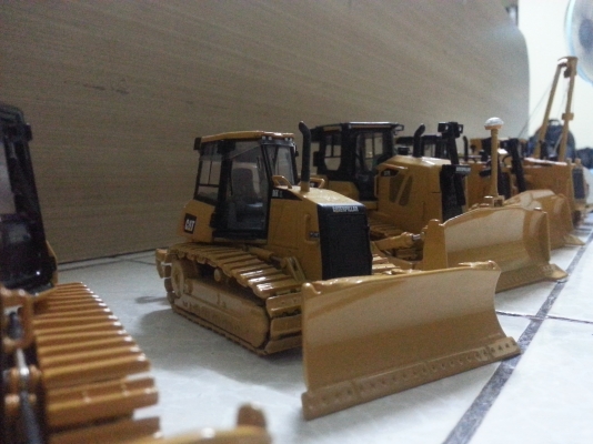 โมเดล catterpillar รถแทรกเตอร์ มีหลายรุ่นคับ รายเอียดน่าสะสมคับ สนใจโทสอบถามได้ตลอดคับ โมเดลรถแบบอื่นก็มีคับ โมเดล catterpillar รถแทรกเตอร์ มีหลายรุ่นคับ รายเอียดน่าสะสมคับ สนใจโทสอบถามได้ตลอดคับ โมเดลรถแบบอื่นก็มีคับ