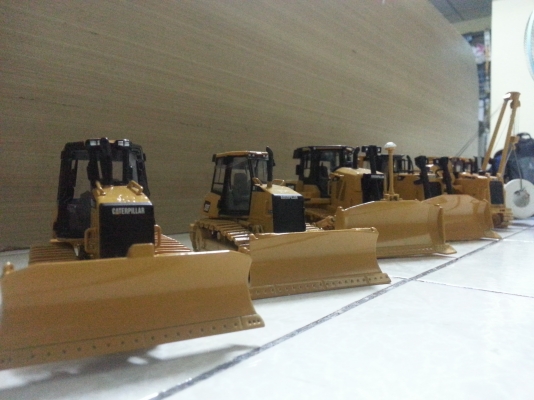 โมเดล catterpillar รถแทรกเตอร์ มีหลายรุ่นคับ รายเอียดน่าสะสมคับ สนใจโทสอบถามได้ตลอดคับ โมเดลรถแบบอื่นก็มีคับ โมเดล catterpillar รถแทรกเตอร์ มีหลายรุ่นคับ รายเอียดน่าสะสมคับ สนใจโทสอบถามได้ตลอดคับ โมเดลรถแบบอื่นก็มีคับ