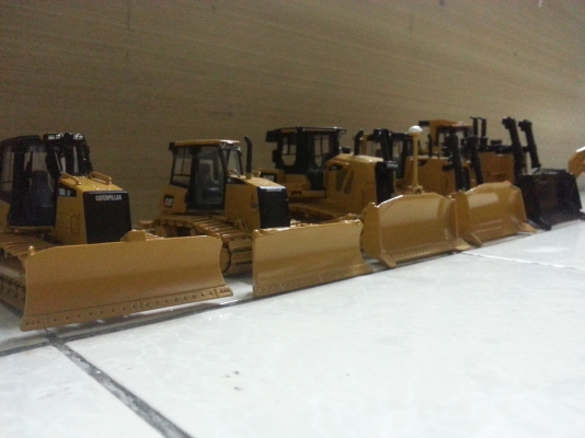 โมเดล catterpillar รถแทรกเตอร์ มีหลายรุ่นคับ รายเอียดน่าสะสมคับ สนใจโทสอบถามได้ตลอดคับ โมเดลรถแบบอื่นก็มีคับ โมเดล catterpillar รถแทรกเตอร์ มีหลายรุ่นคับ รายเอียดน่าสะสมคับ สนใจโทสอบถามได้ตลอดคับ โมเดลรถแบบอื่นก็มีคับ