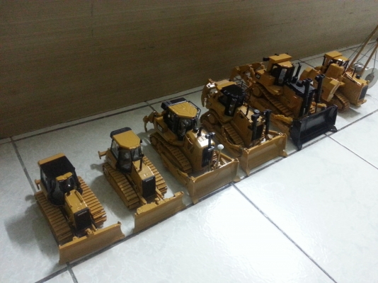 โมเดล catterpillar รถแทรกเตอร์ มีหลายรุ่นคับ รายเอียดน่าสะสมคับ สนใจโทสอบถามได้ตลอดคับ โมเดลรถแบบอื่นก็มีคับ โมเดล catterpillar รถแทรกเตอร์ มีหลายรุ่นคับ รายเอียดน่าสะสมคับ สนใจโทสอบถามได้ตลอดคับ โมเดลรถแบบอื่นก็มีคับ