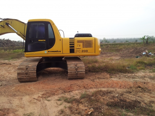 ขายด่วนโคมัสซุ 200-6   ทำสีใหม่แล้ว บูมอาร์มสวยไม่ปะเอวแน่นบุ้งกี๊ใหม่  ช่วงล่างเต็ม