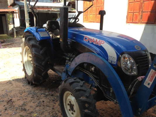 ขาย แชมป์  YTO-ME354 35 แรงม้า รถใช้งาน 793 ชั่วโมง รถสภาพ 95\% สวยมากพร้อมใช้งาน มีภาพวีดีโอให้ดู   อุปกรณ์ ใบมีดดันดิน  ผานหลัง ยางหน้า 7.5 ขอบ 16 นิ้ว  ยางหลัง 12.4 ขอบ 24 นิ้ว  เครื่องแห้ง สภาพสวย สนใจ. โทร.081-9972972