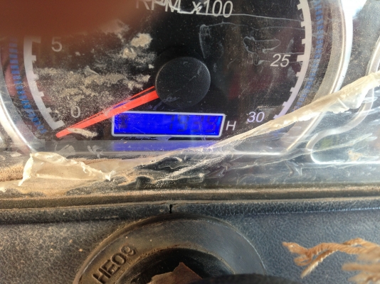 ขาย แชมป์  YTO-ME354 35 แรงม้า รถใช้งาน 793 ชั่วโมง รถสภาพ 95\% สวยมากพร้อมใช้งาน มีภาพวีดีโอให้ดู   อุปกรณ์ ใบมีดดันดิน  ผานหลัง ยางหน้า 7.5 ขอบ 16 นิ้ว  ยางหลัง 12.4 ขอบ 24 นิ้ว  เครื่องแห้ง สภาพสวย สนใจ. โทร.081-9972972