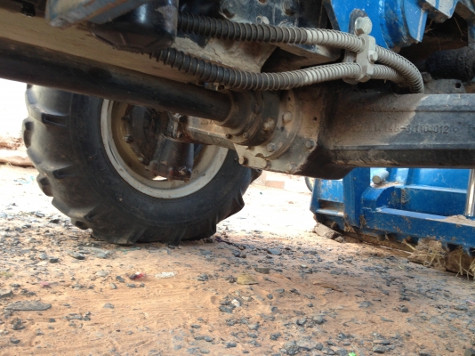 ขาย แชมป์  YTO-ME354 35 แรงม้า รถใช้งาน 793 ชั่วโมง รถสภาพ 95\% สวยมากพร้อมใช้งาน มีภาพวีดีโอให้ดู   อุปกรณ์ ใบมีดดันดิน  ผานหลัง ยางหน้า 7.5 ขอบ 16 นิ้ว  ยางหลัง 12.4 ขอบ 24 นิ้ว  เครื่องแห้ง สภาพสวย สนใจ. โทร.081-9972972