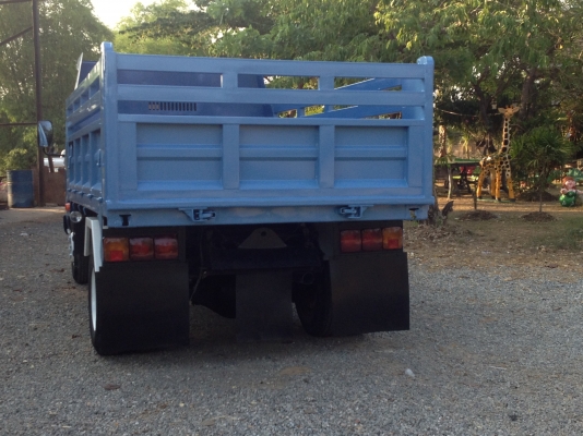 ISUZU หน้าการ์ตูน หกล้อดั้มพ์สามมิตต์ NPR