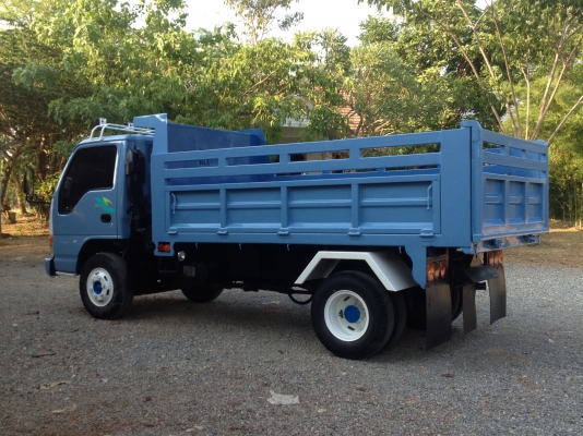 ISUZU หน้าการ์ตูน หกล้อดั้มพ์สามมิตต์ NPR