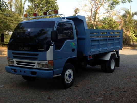 ISUZU หน้าการ์ตูน หกล้อดั้มพ์สามมิตต์ NPR