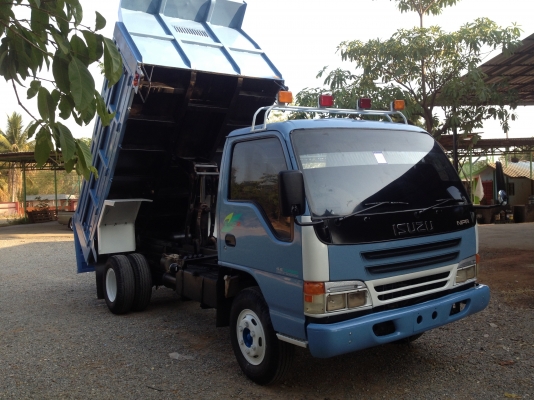 ISUZU หน้าการ์ตูน หกล้อดั้มพ์สามมิตต์ NPR