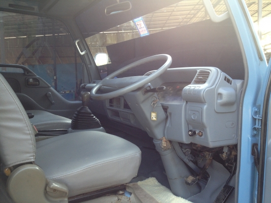 ISUZU หน้าการ์ตูน หกล้อดั้มพ์สามมิตต์ NPR
