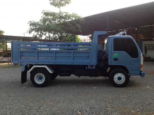 ISUZU หน้าการ์ตูน หกล้อดั้มพ์สามมิตต์ NPR