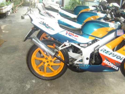 NSR 150 SP PROARM  ลาย REPSOL สวยมาก สีเขียวส้ม  ทำสีใหม่ทั้งคัน ราคา 35000 บาท มี 1 คัน และ อีกคัน ราคา 37000 บาท และอีกคัน 39000  ติดต่อ 0808051985 คุณ เจ อยู่ที่ ไปรษณีย์ ยานนาวา  กรุงเทพ 10120