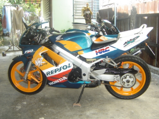 NSR 150 SP PROARM  ลาย REPSOL สวยมาก สีเขียวส้ม  ทำสีใหม่ทั้งคัน ราคา 35000 บาท มี 1 คัน และ อีกคัน ราคา 37000 บาท และอีกคัน 39000  ติดต่อ 0808051985 คุณ เจ อยู่ที่ ไปรษณีย์ ยานนาวา  กรุงเทพ 10120