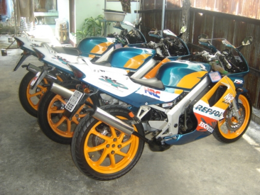 NSR 150 SP PROARM  ลาย REPSOL สวยมาก สีเขียวส้ม  ทำสีใหม่ทั้งคัน ราคา 35000 บาท มี 1 คัน และ อีกคัน ราคา 37000 บาท และอีกคัน 39000  ติดต่อ 0808051985 คุณ เจ อยู่ที่ ไปรษณีย์ ยานนาวา  กรุงเทพ 10120