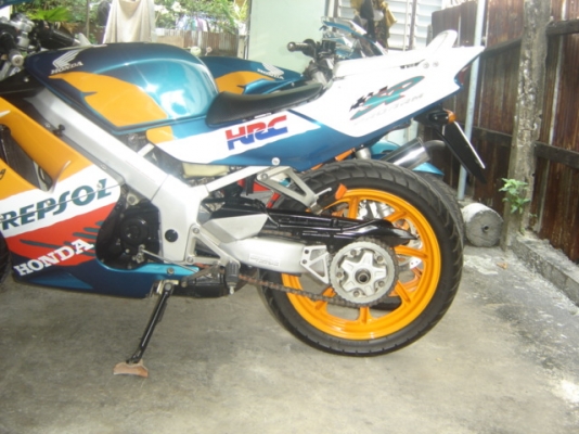 NSR 150 SP PROARM  ลาย REPSOL สวยมาก สีเขียวส้ม  ทำสีใหม่ทั้งคัน ราคา 35000 บาท มี 1 คัน และ อีกคัน ราคา 37000 บาท และอีกคัน 39000  ติดต่อ 0808051985 คุณ เจ อยู่ที่ ไปรษณีย์ ยานนาวา  กรุงเทพ 10120