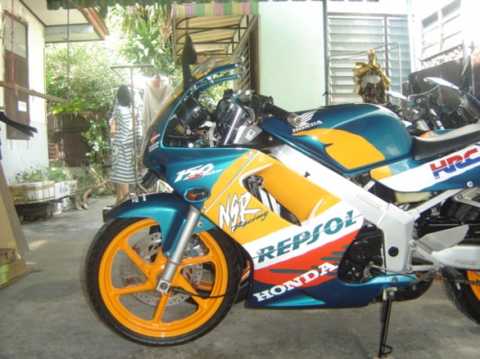 NSR 150 SP PROARM  ลาย REPSOL สวยมาก สีเขียวส้ม  ทำสีใหม่ทั้งคัน ราคา 35000 บาท มี 1 คัน และ อีกคัน ราคา 37000 บาท และอีกคัน 39000  ติดต่อ 0808051985 คุณ เจ อยู่ที่ ไปรษณีย์ ยานนาวา  กรุงเทพ 10120