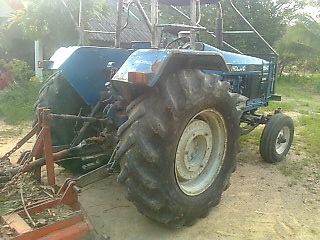 ขายรถไถ FORD 6640 เพลาเดี่ยวรุ่นกรองใหญ่ เล่มทะเบียน 3 จาน 7 จาน ใบมีดดันหน้ายี่ห้อ CMT ทั้งหมด ราคา 520000