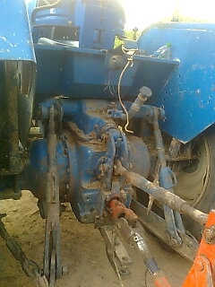 ขายรถไถ FORD 6640 เพลาเดี่ยวรุ่นกรองใหญ่ เล่มทะเบียน 3 จาน 7 จาน ใบมีดดันหน้ายี่ห้อ CMT ทั้งหมด ราคา 520000