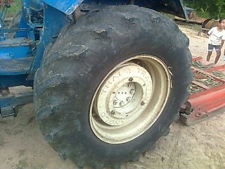 ขายรถไถ FORD 6640 เพลาเดี่ยวรุ่นกรองใหญ่ เล่มทะเบียน 3 จาน 7 จาน ใบมีดดันหน้ายี่ห้อ CMT ทั้งหมด ราคา 520000