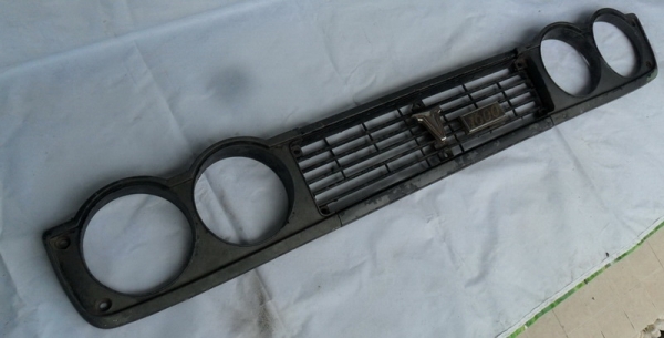 ชุดหน้ากากTOYOTA HILUX RN10 เก่ามากสภาพยังดีใช้งานได้