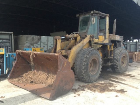 ขายรถตักล้อยาง KOMATSU WA300-1 รถพร้อมใช้สนใจโทร 0819701072