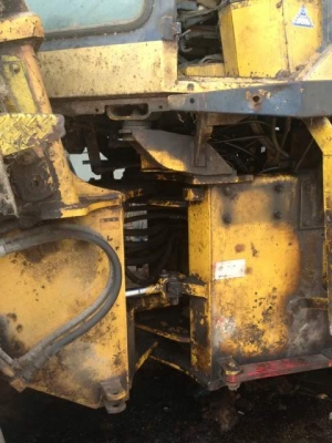 ขายรถตักล้อยาง KOMATSU WA300-1 รถพร้อมใช้สนใจโทร 0819701072