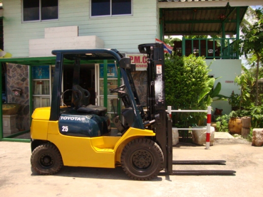 ขายรถโฟล์คลิฟท์  TOYOTA  7FG25  (สภาพใหม่  5,000  ชม.)  เครื่องยนต์เบนซิน+แก๊ส  เสาสูง  4.7  เมตร  (เสา 3 ท่อน) เกียร์ธรรมดา  ยางตันใหม่