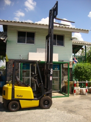 ขายรถโฟล์คลิฟท์  YALE  FD15  เครื่องยนต์ดีเซล  เกียร์ออโตเมติค  เสาสูง  4.5  เมตร  ยางตัน  สภาพดี  พร้อมใช้งาน