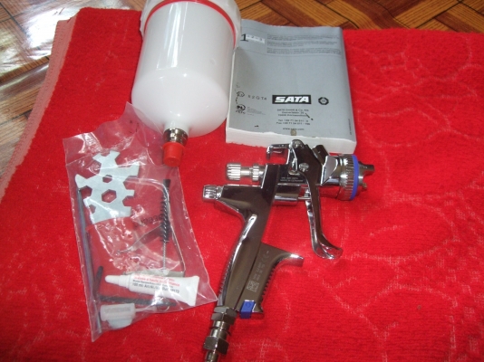 ขายกาพ่นสี  sata made in germany   รุ่น jet  4000  B  jet  100    B  มีสองลูก อุปกรณ์ครบสภาพ90\% ราคา22000 บาท