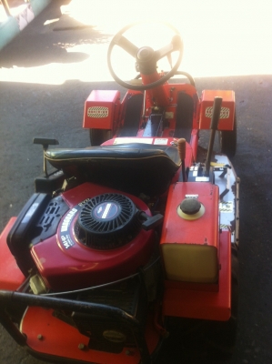 ขายรถตัดหญ้านั่งขับแบบโกคาส