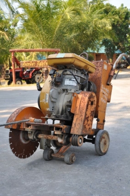 ขายเครื่องตัดคอนกรีต ROBIN นำเข้าญี่ปุ่น อุปกรณ์ครบพร้อมใช้ 18,000บาท เท่านั้น!!