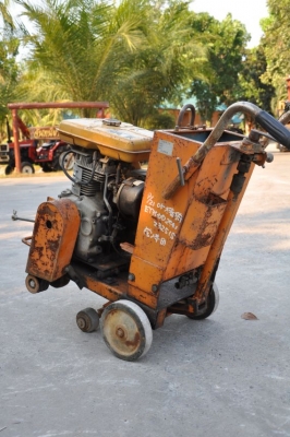 ขายเครื่องตัดคอนกรีต ROBIN นำเข้าญี่ปุ่น อุปกรณ์ครบพร้อมใช้ 18,000บาท เท่านั้น!!