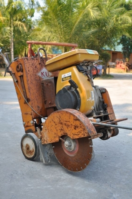 ขายเครื่องตัดคอนกรีต ROBIN นำเข้าญี่ปุ่น อุปกรณ์ครบพร้อมใช้ 18,000บาท เท่านั้น!!