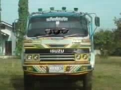 ISUZU JCM 165 HP 6BD1 รถหางปลาสิบล้อเพลาเดียว มีหางไฮดรอลิกส์ขึ้นรถเกี่ยวครบพร้อมใช้งานได้เลย หัวเก๋งแล๊ปลายสวย ภายในคอนโซลครบ พวงมาลัยเพาเวอร์ ช่วงล่างคัชซีสวย ยางสภาพดี 70\% พร้อมลากพร้อมใช้งานได้เลย เอกสารทะเบียนครบพร้อมโอน ราคาต่อรองได้ครับ