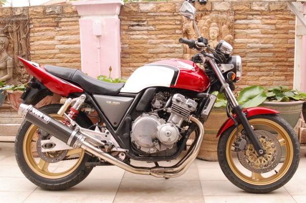 CB400 แดงขาว ทะเบียนแท้โอนขนส่ง ท่อสูตรยกชุด WR'S สภาพสวยๆช้าอดนะครับ