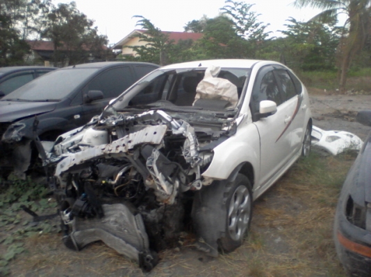 ขายรถอุบัติเหตุFORD FOCUS 5ประตู เครื่องดีเซล 2.0 สีขาว ขายรถอุบัติเหตุFORD FOCUS 5ประตู เครื่องดีเซล 2.0 สีขาว