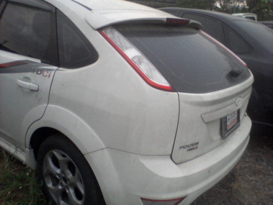 ขายรถอุบัติเหตุFORD FOCUS 5ประตู เครื่องดีเซล 2.0 สีขาว