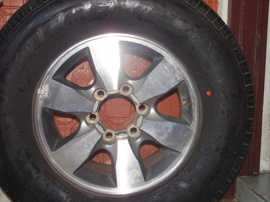 ขาย แม็กใหม่+ยางใหม่ๆmichelinไม่เคยสัมผัสพื้นถนนเลย เป็นล้ออะไหล่รถวีโก้4x4ขาย2500บ.