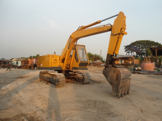 ขายรถแมคโครPC100 สภาพพร้อมใช้ สนใจติดต่อ บอย 085-156-2314