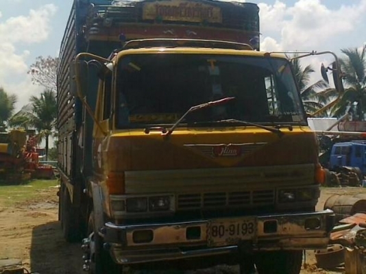 HINO KT 920 - 185 HP HO7C สิบล้อดั๊มพ์เพลาเดียว กระบะไม้คอกสูงเกษตรสภาพสวยมากครับพร้อมบรรทุกพร้อมใช้งาน เครื่องแน่นแรงดี หัวเก๋ง F17 สวยจัดภายในคอนโซลสวยครบ พวงมาลัยเพาเวอร์