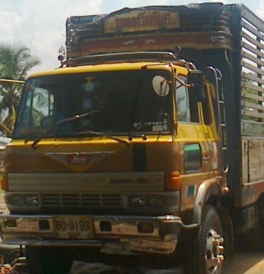 HINO KT 920 - 185 HP HO7C สิบล้อดั๊มพ์เพลาเดียว กระบะไม้คอกสูงเกษตรสภาพสวยมากครับพร้อมบรรทุกพร้อมใช้งาน เครื่องแน่นแรงดี หัวเก๋ง F17 สวยจัดภายในคอนโซลสวยครบ พวงมาลัยเพาเวอร์