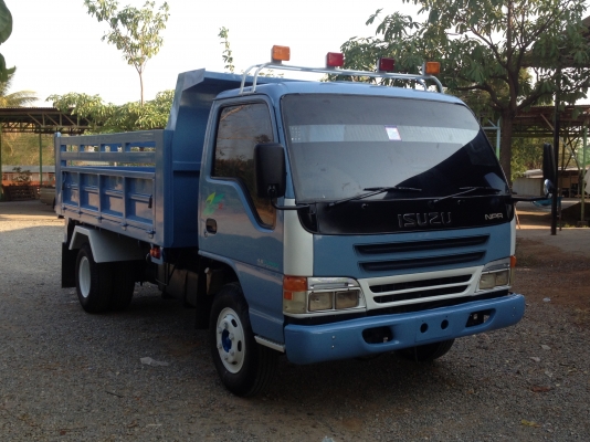 ISUZU หน้าการ์ตูน หกล้อดั้มพ์สามมิตต์ NPR