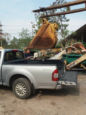 tractor-backhoe ส่งบุ้งกี๋ ขุดวางท่อ ใส่รถขุด แบ็คโฮ PC 120 ไปสิงห์บุรีครับ ขอบคุณมากครับ