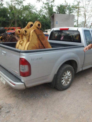 tractor-backhoe ส่งบุ้งกี๋ ขุดวางท่อ ใส่รถขุด แบ็คโฮ PC 120 ไปสิงห์บุรีครับ ขอบคุณมากครับ