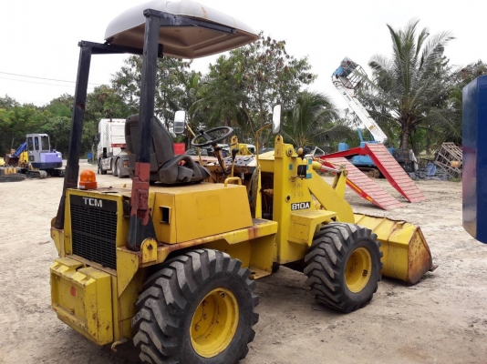 ขายรถตัก ยี่ห้อ TCM รุ่น 810A-2 เครื่องยนต์ดีเซล คูโบต้า 4สูบ VT1502 เกียร์ทอล์ค ขับเคลื่อน2เพลา เลี้ยวเอว บุ้งกี๋ขนาด0.5-0.8 ลบม. จากพื้นถึงท้องบุ้มกี๋ยกสูง 2.75เมตร รถเก่านอก(มีเอกสาร) ขายรถตัก ยี่ห้อ TCM รุ่น 810A-2 เครื่องยนต์ดีเซล คูโบต้า 4สูบ VT1502 เกียร์ทอล์ค ขับเคลื่อน2เพลา เลี้ยวเอว บุ้งกี๋ขนาด0.5-0.8 ลบม. จากพื้นถึงท้องบุ้มกี๋ยกสูง 2.75เมตร รถเก่านอก(มีเอกสาร)