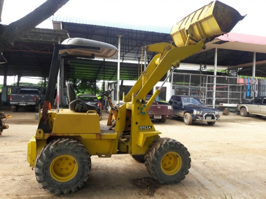 ขายรถตัก ยี่ห้อ TCM รุ่น 810A-2 เครื่องยนต์ดีเซล คูโบต้า 4สูบ VT1502 เกียร์ทอล์ค ขับเคลื่อน2เพลา เลี้ยวเอว บุ้งกี๋ขนาด0.5-0.8 ลบม. จากพื้นถึงท้องบุ้มกี๋ยกสูง 2.75เมตร รถเก่านอก(มีเอกสาร) ขายรถตัก ยี่ห้อ TCM รุ่น 810A-2 เครื่องยนต์ดีเซล คูโบต้า 4สูบ VT1502 เกียร์ทอล์ค ขับเคลื่อน2เพลา เลี้ยวเอว บุ้งกี๋ขนาด0.5-0.8 ลบม. จากพื้นถึงท้องบุ้มกี๋ยกสูง 2.75เมตร รถเก่านอก(มีเอกสาร)