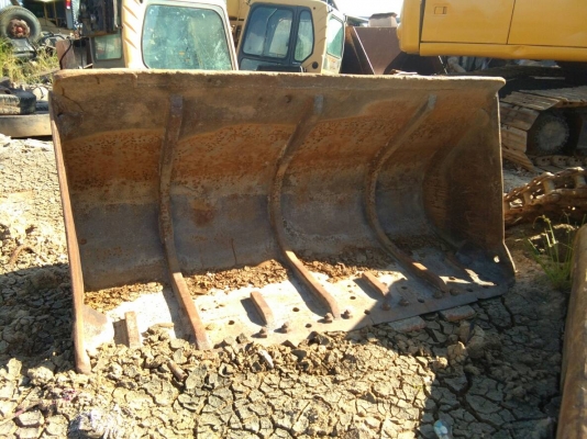 ขายบุ้งกี้ รถตัก CAT- 936 รูสลัก 70 มิล กว้าง 2.30 เมตร ขายไม่แพงครับ